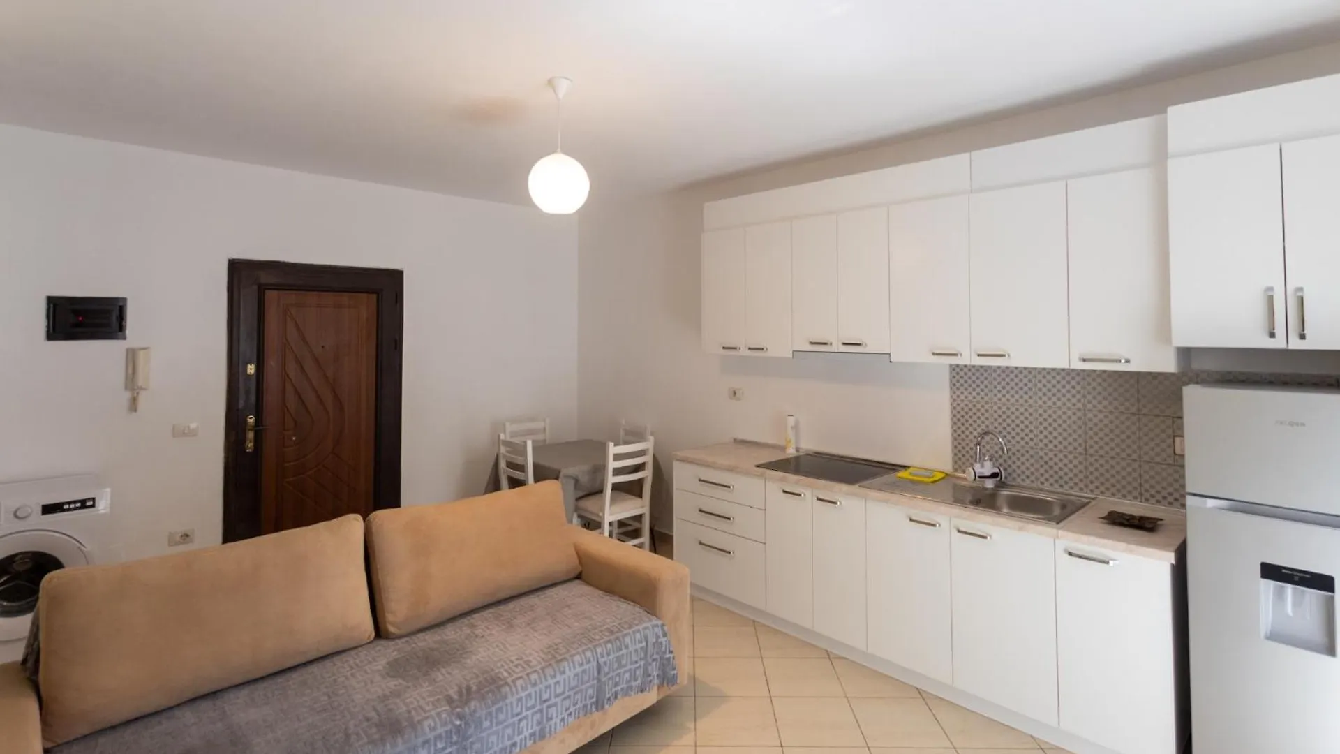 Beachside One-Bedroom Flat Дуррес