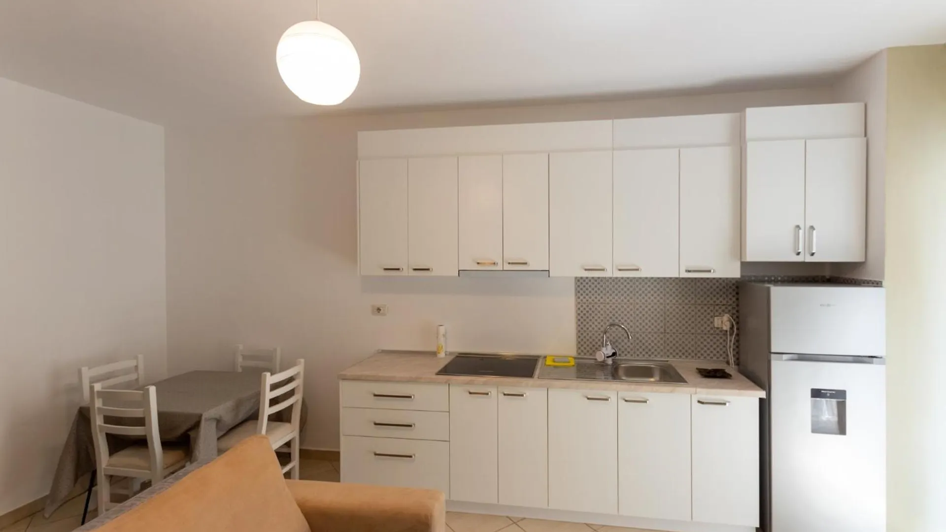 Beachside One-Bedroom Flat Дуррес Албания