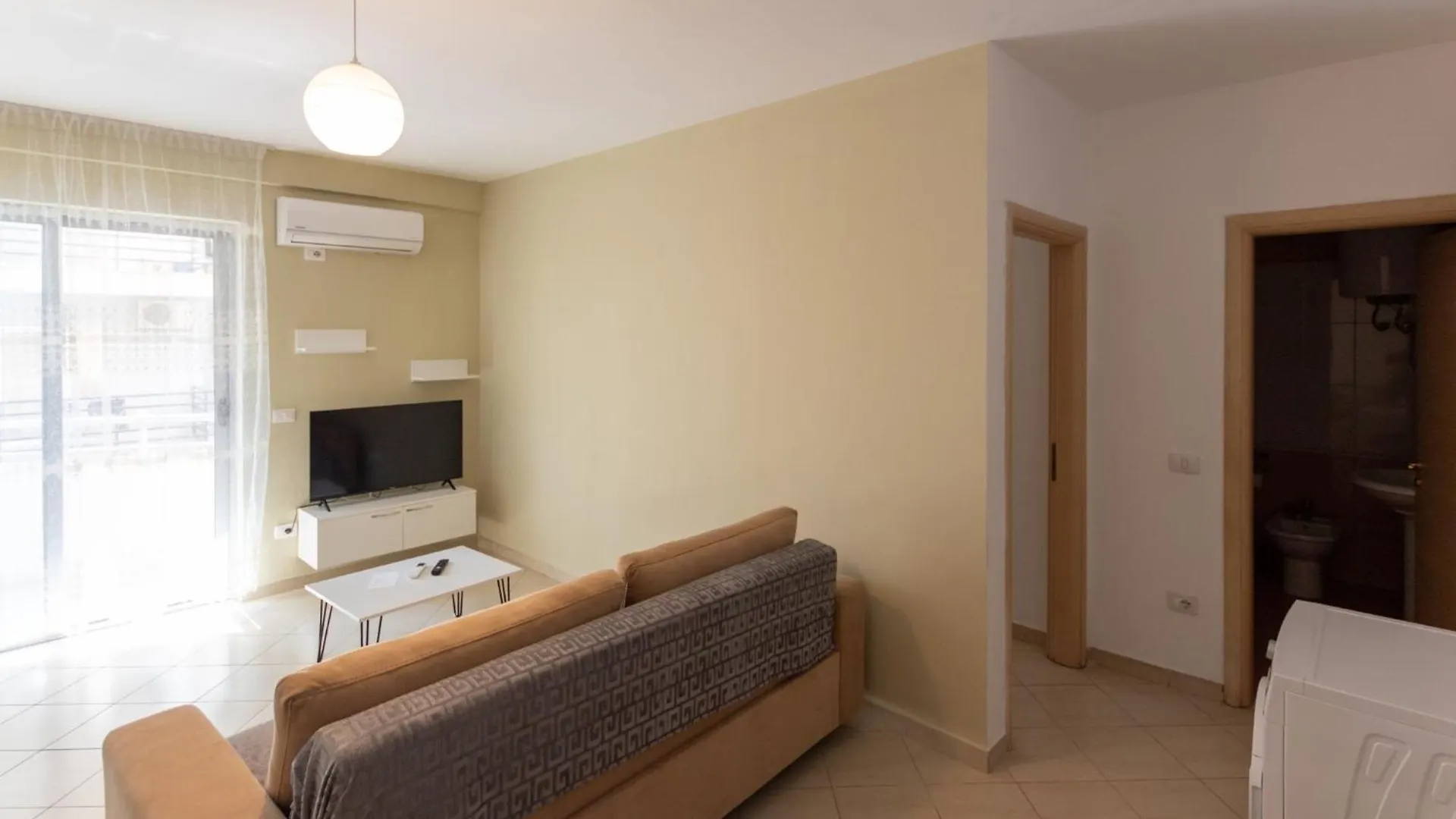 Апартаменты Beachside One-Bedroom Flat Дуррес